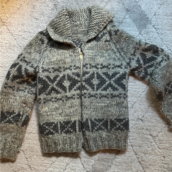 Authentic Cowichan Sweater - Picture 1 of 4